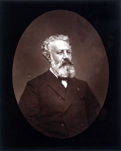 Portrait medallion of Jules Verne - in “Les Hommes d