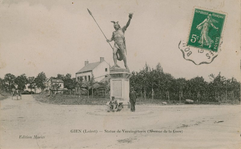 Gien (Loiret), Statue of Vercingetorix. Postcard sent in 1913. by French Photographer