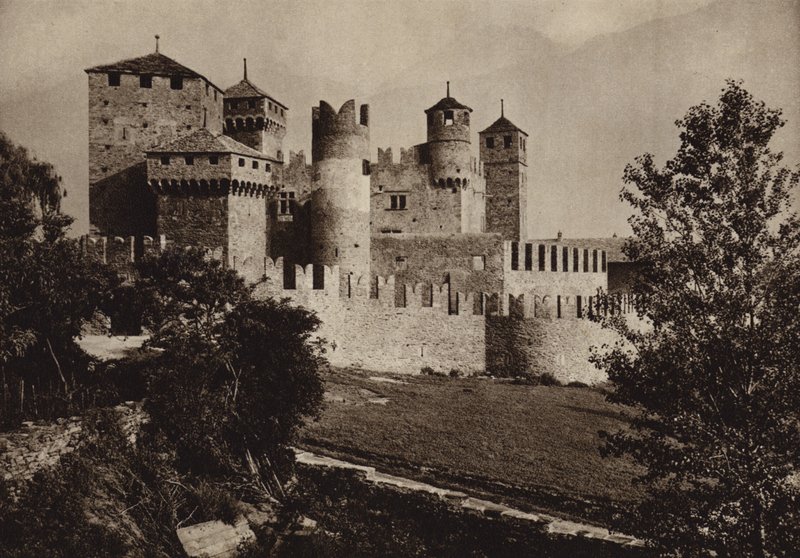 Italy: Castello Fenis, Val d