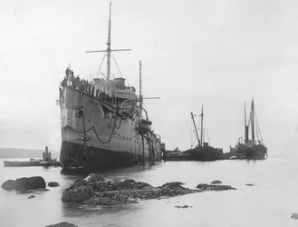HMS Flora Run Aground in 1903