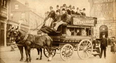 The Knifeboard Bus, 1900, 1933