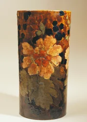 Vase with floral decorations
