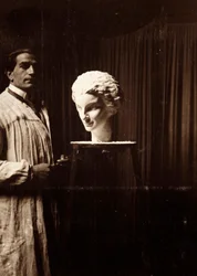 The sculptor Mario Pelagatti in his studio, Florence, 20/11/1920