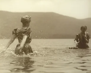 Emmy and Selma, Lake George