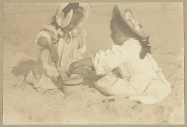 Fiola Flannery, Kitty Stieglitz