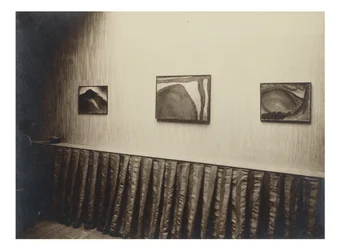 Room to Right - Wall to Right