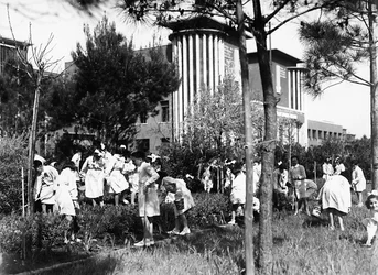 Villa Rosa Maltoni Mussolini: students outside the institute, working in the vegetable garden