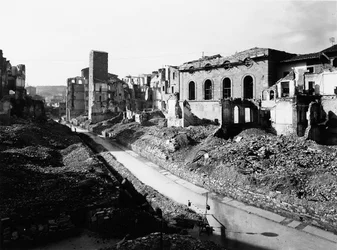 World War II: the rubble in Borgo San Jacopo in Florence, after the bombing. This photograph, formerly part of the Brogi Collection, now belongs to the Alinari Collection