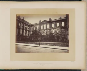 The Caisse des Dépôts et Consignations on fire. Exterior view.