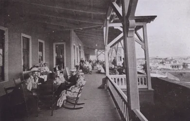 Old Orchard House, Maine: Piazza scene