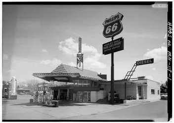 Lindholm Oil Company Service Station, Cloquet, Minnesota