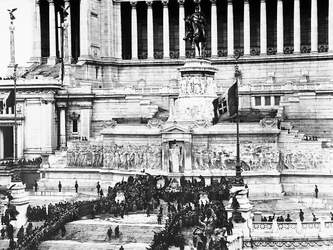 Fascist celebration commemorating the Unknown Soldier at the Altare della Patria in Rome