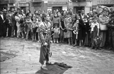 Issue of Escapology, Crotone