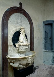 Holy water font with Medicean heraldic elements