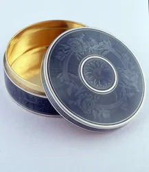 Enamel Box and Guilloché Gold Silver (ca. 1905, Aaron Collection, Paris)