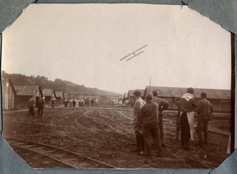 First World War 1914-1918: military squadron of Mont-Saint-Martin flying over the camp of Couville, Manche, Lower Normandy, France. Anonymous photograph, June 1917. Stella private collection.