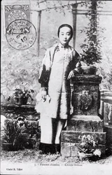 Portrait of a young Chinese woman in traditional costume. Photography from the beginning of the 20th century - Private collection