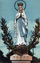 The Virgin Crowned in Lourdes - Hautes Pyrenees around 1900
