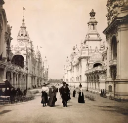 Universal Exposition of 1900 in Paris: Esplanade des Invalides