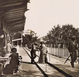 Universal Exposition of 1900 in Paris: The rolling sidewalk - private collection