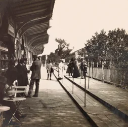 Universal Exposition of 1900 in Paris: The rolling sidewalk
