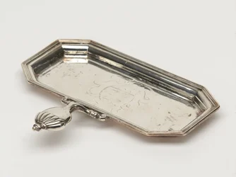 Candle snuffer tray, Board of Ordnance, c.1696