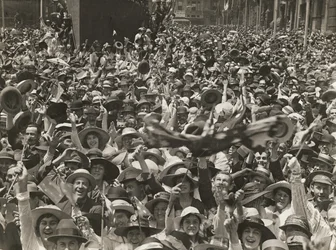 Crowd in Martin Place, Sydney, celebrating the news of the signing of the armistice, 11 November 1918
