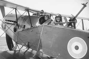 Lieutenant Brown and Lieutenant G Finlay of the Australian Flying Corps in a Bristol Fighter Machine, c. December 1917