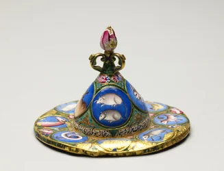 Lidded Bowl, Saucer and Spoon with Astrological Decoration (early 19th century)