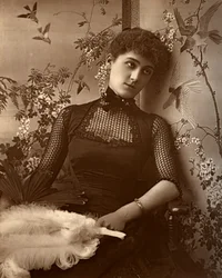 Mary Moore, British Actress, 1886