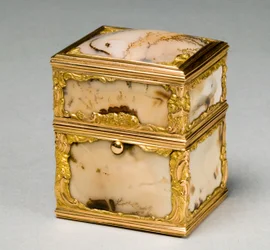 Box with Grooming Implements