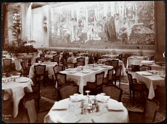 Dining room at the Hotel Knickerbocker, 1906