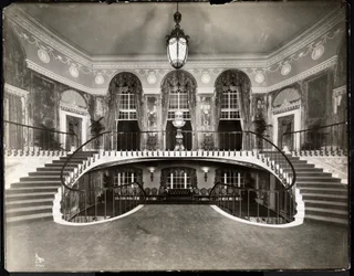 Double staircase at the Ritz-Carlton Hotel, 1913