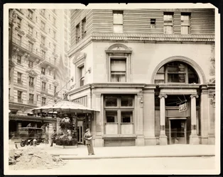 Flower stand and entrance to the Hotel Imperial Cafe at Broadway and 32nd Street, New York
