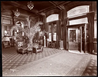 The lobby at the Hotel Victoria, 1901 or 1902