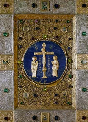 Icon depicting Christ on the cross between the Virgin and St. John the Baptist with medallions of the Four Evangelists
