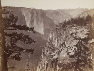 First View of the Yosemite Valley from the Mariposa Trail
