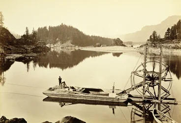 Floating Salmon Wheel, Cascades
