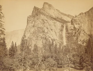 Bridal Veil, 900 feet high
