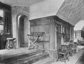 The Gallery Bay and Newel Stair
