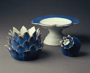 A Vegetable Form Tureen, Cover and Tazza, Jiaqing Period (1796-1820) c.1800
