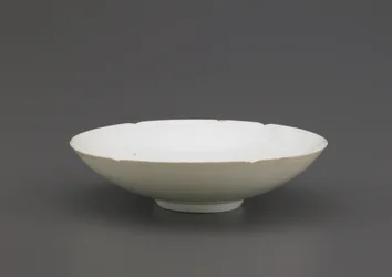 Bowl with incised decoration