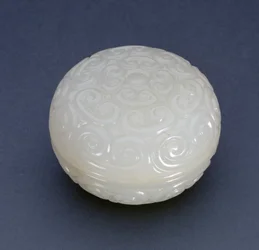 Circular Seal-Paste Box of Guri lacquer style with lingzhi scrolls, Ming dynasty