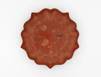 Lacquered dish with incised gold and painted decoration, 16th-17th century