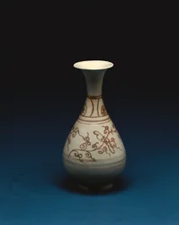 Red Underglaze Bottle by Yuhachan, Yuan Dynasty