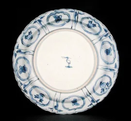 Underside of a blue and white kraak plate, Egret mark, Wanli, 1595-1605