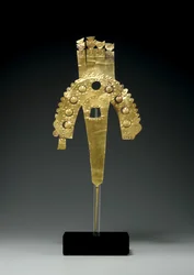 An Huari Gold Plume Ornament, South Coast, c.700-1000