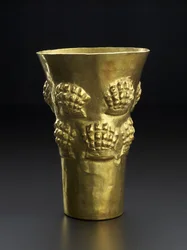 Beaker depicting spondylus, the bright red shell of a mollusk