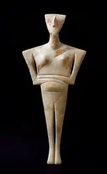 Female Figurine. Marble idol from Syros. 3000 BC. Cycladic Civilization. Athens, National Archaeological Museum
