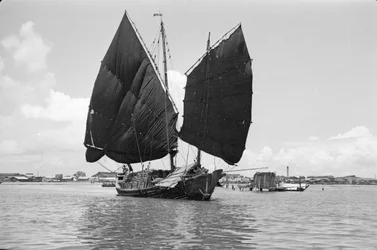 A Bell Stemmed Harbour Junk Under Sail at Singapore